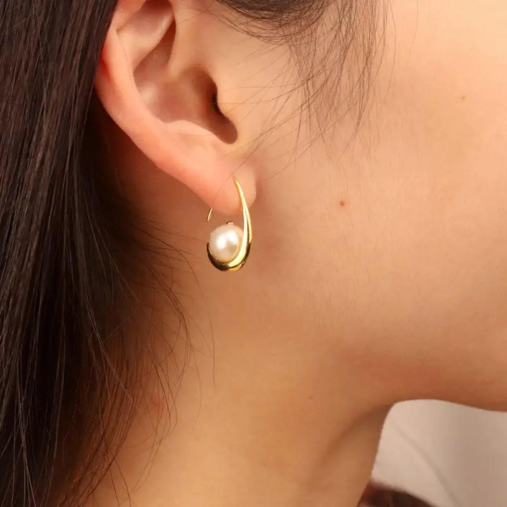 Selene Baroque Pearl Cradle Earrings – Gold-Plated Sterling Silver